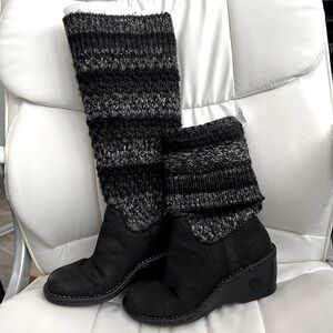 Preowned Ugg knitted leather boot women size 6
